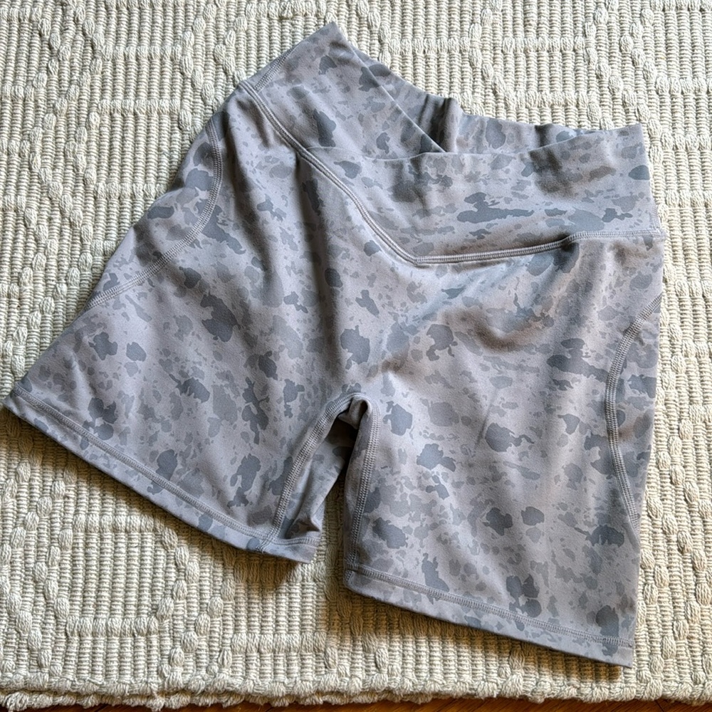 Alphalete Surface Power Crossover Shorts Pebble Camo Grey Size M